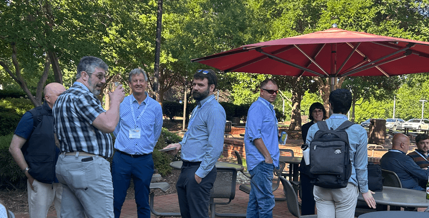Attendees at the GlobusWorld reception